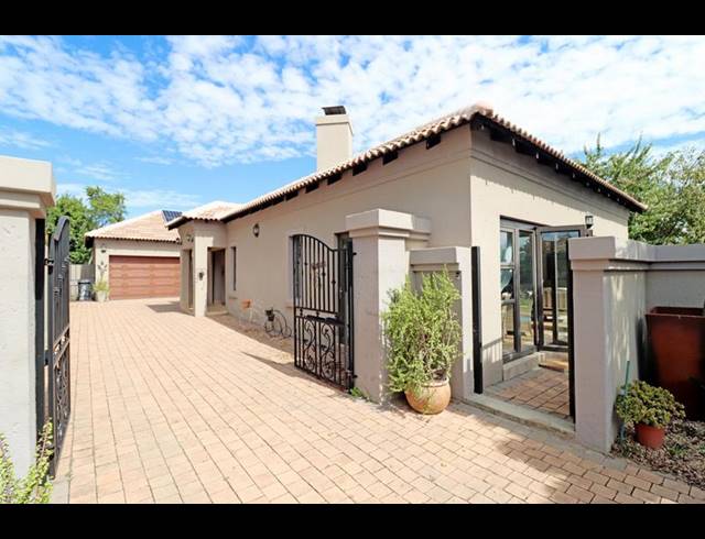4 BEDROOM HOUSE FOR SALE IN AMBERFIELD MANOR